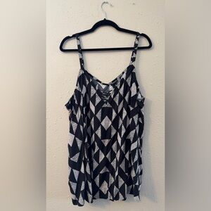 Torrid | Black and Gray Geometric Camisole | Size 2